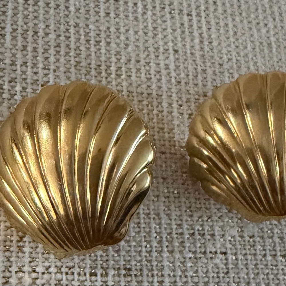 Vintage-Inspired Gold & Emerald Green Cabochon Clip-On Earrings - Women Jewelry - Picture 7 of 9